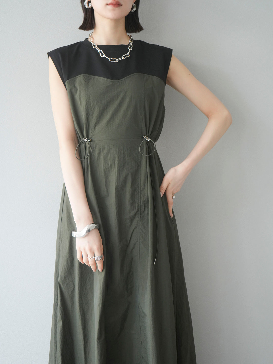 [SET] 剪裁對接尼龍洋裝 + 可選飾品套裝 (2 套)