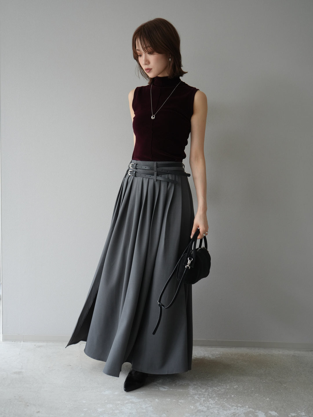 [SET]シアーベロアプチネックノースリーブトップス+エステルプリーツスリットスカート(2set)