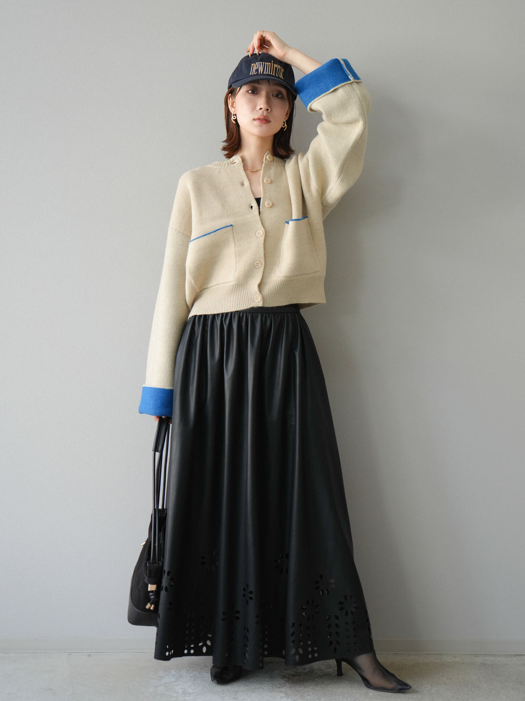 [予約]フラワーパンチングレザースカート/ブラック