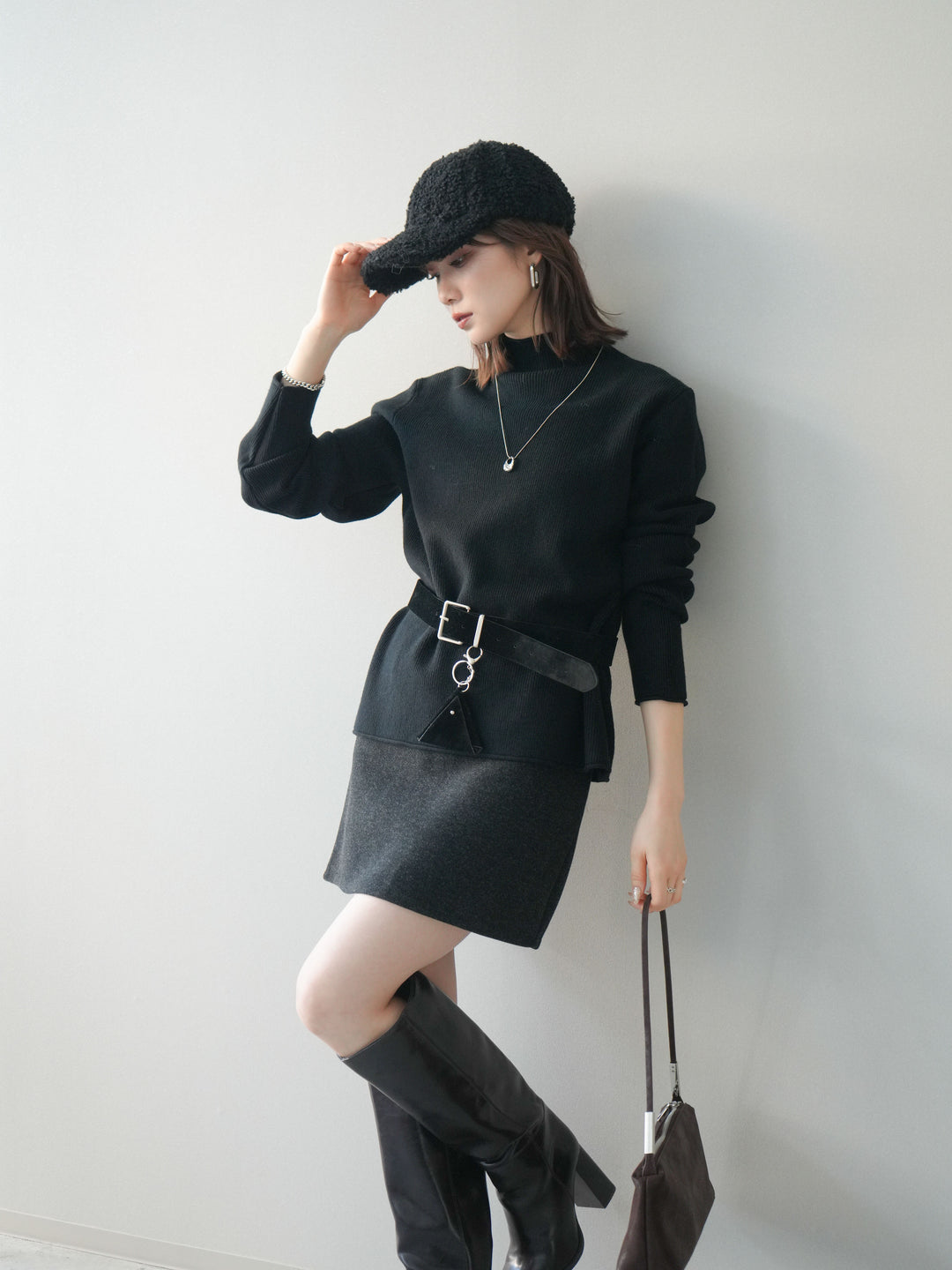 [予約]ボトルネック裾カールリブニットトップス/black