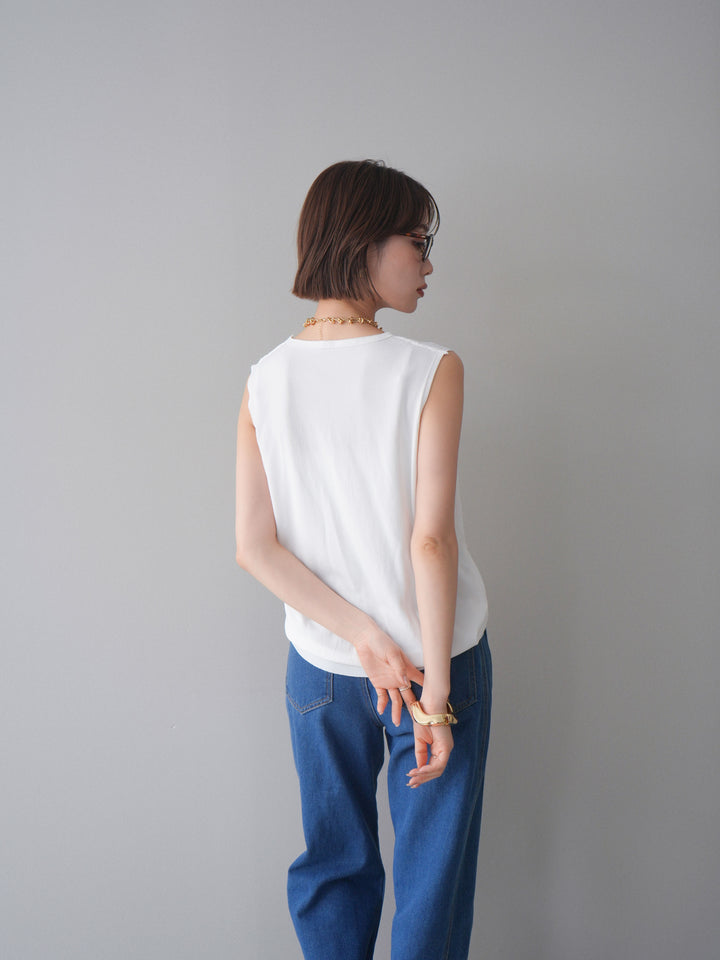 【預購】珍珠圖案V領針織上衣/白色