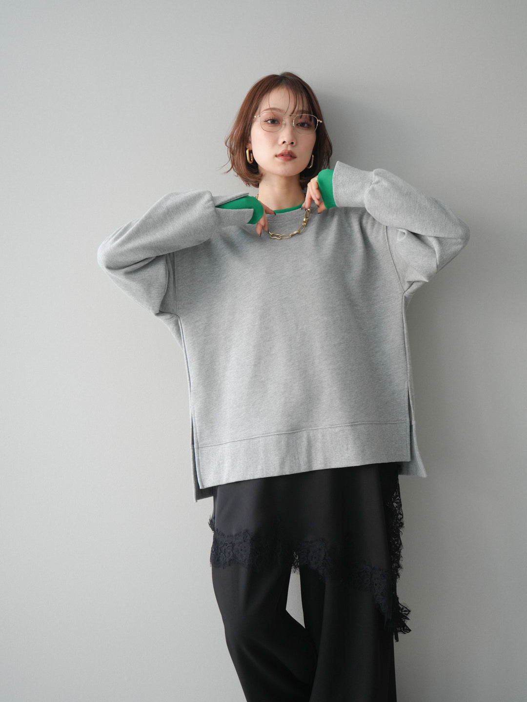 [SET]配色レイヤードデザインスエットプルオーバー+アシンメトリーサテンレースキャミソール(2set)