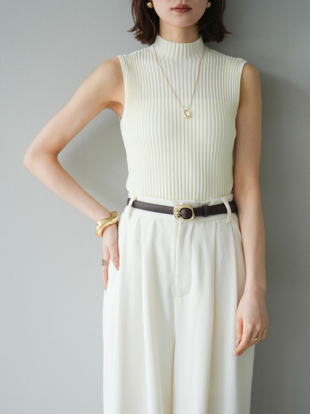 [予約]ボトルネックワッフル編みノースリーブニットトップス/オフホワイト