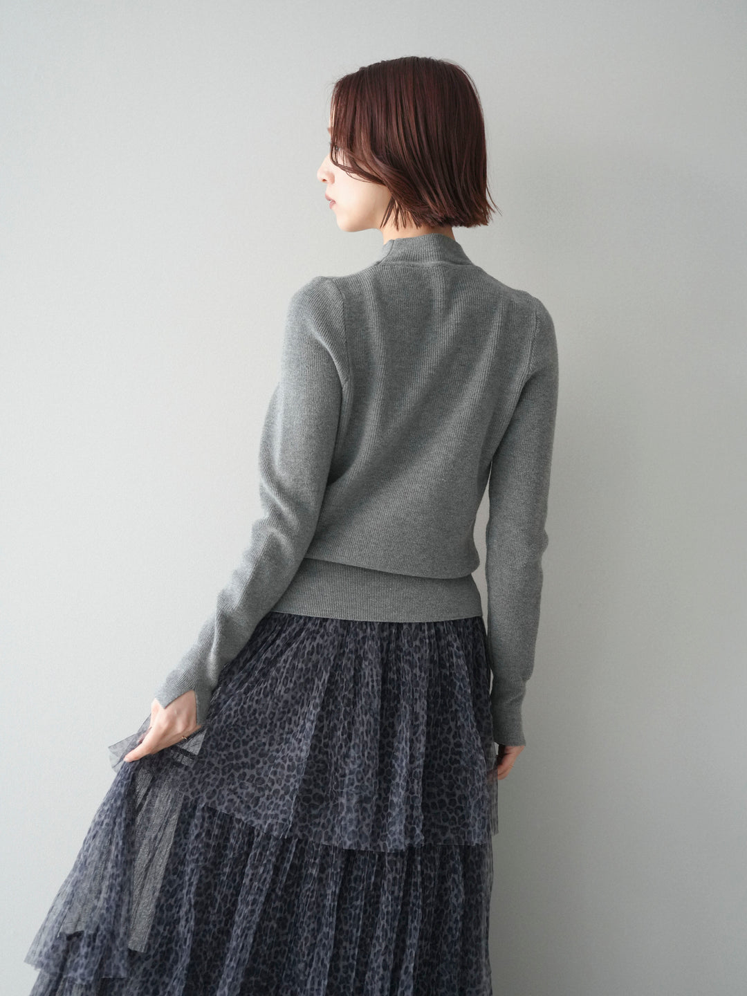 [予約]チョーカーデザインボタンリブニットトップス/gray