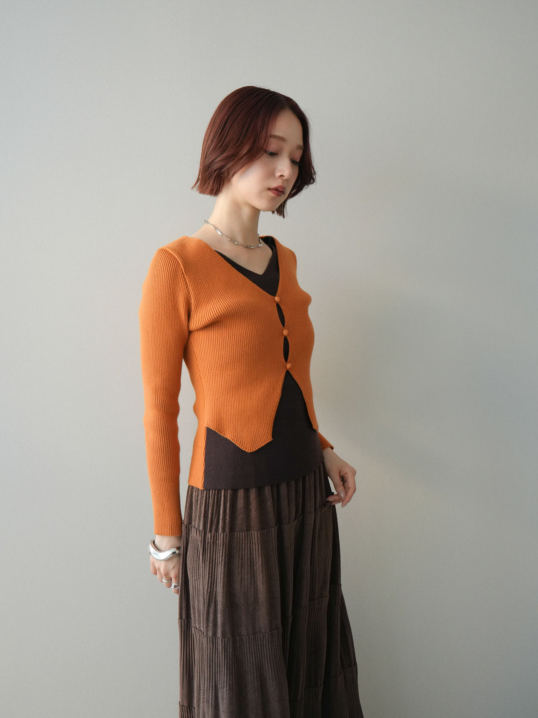 [SET]Vネック配色レイヤードスリットニットトップス+型押しスエードティアードプリーツスカート(2set)