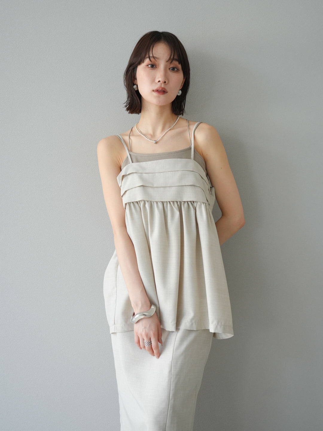 [預訂] 仿亞麻緊身設計吊帶背心/米白色