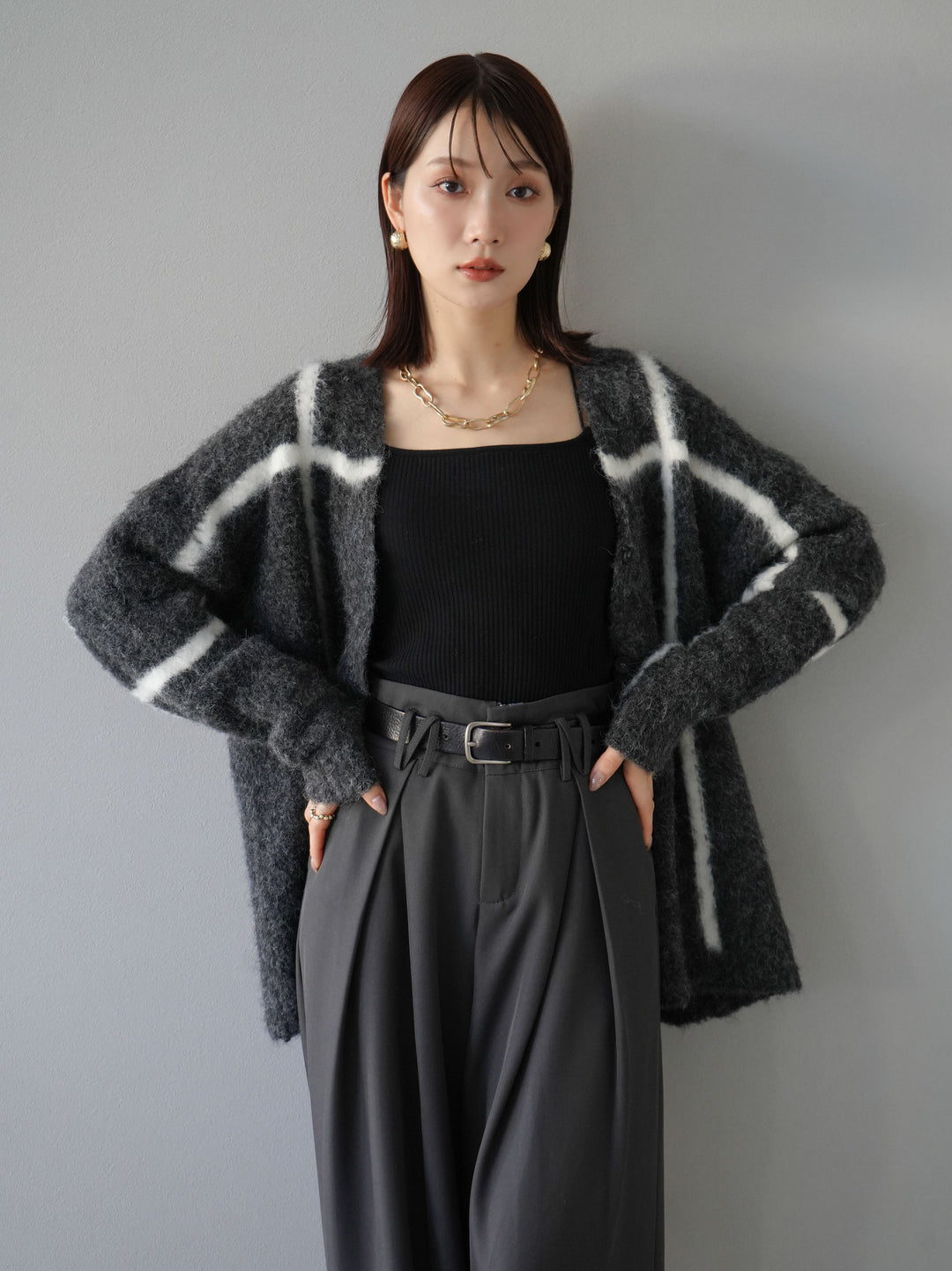 [預訂] 毛絨格紋開襟衫/炭灰