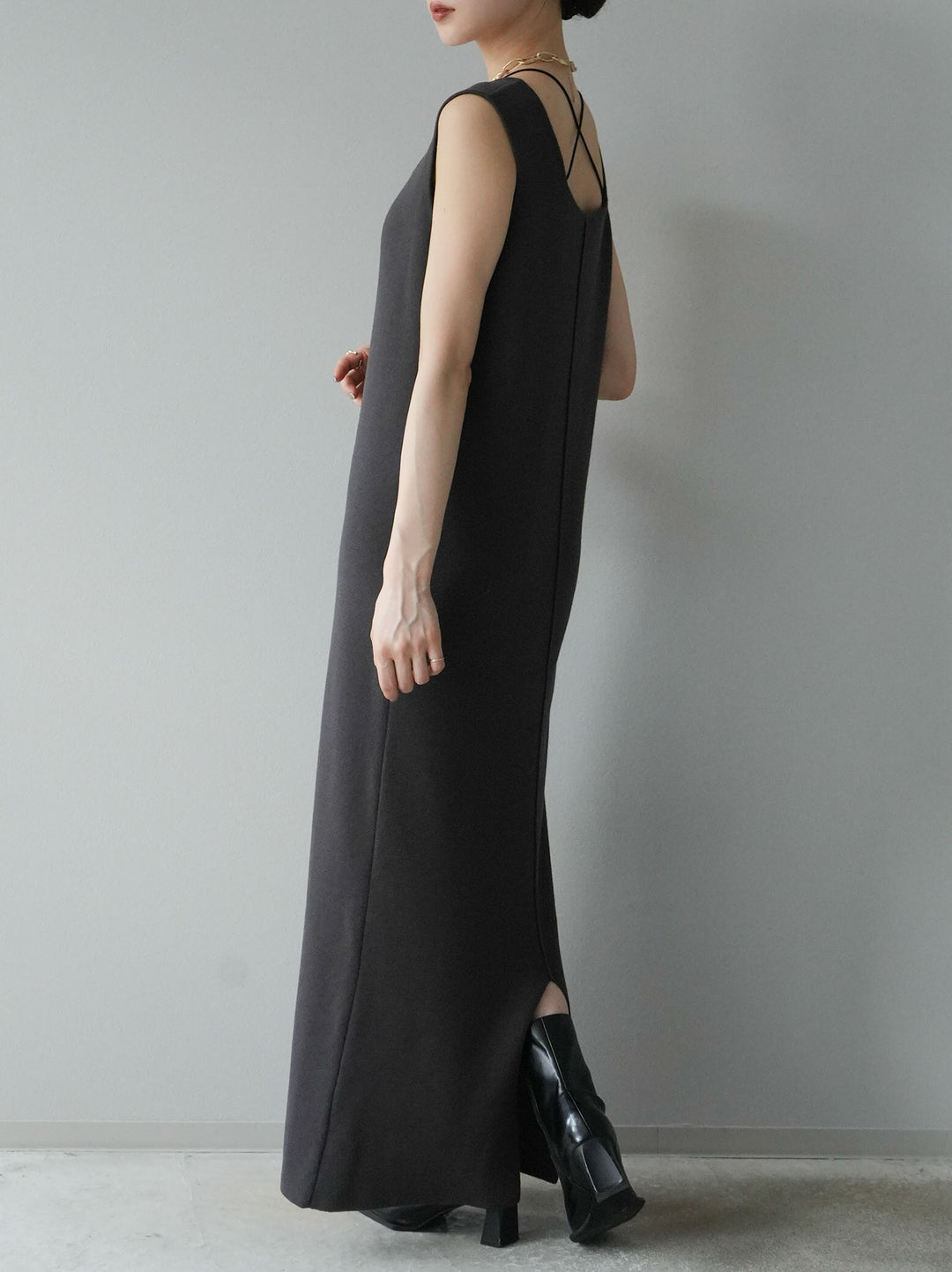 [預訂] 方領針織洋裝/炭灰