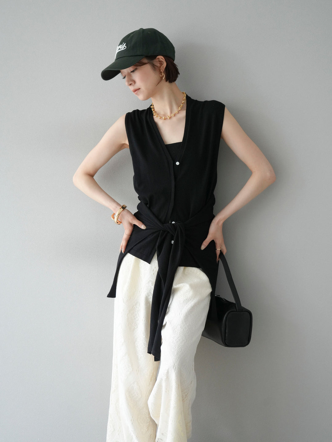 【預購】無袖圍腰針織開襟衫/黑色