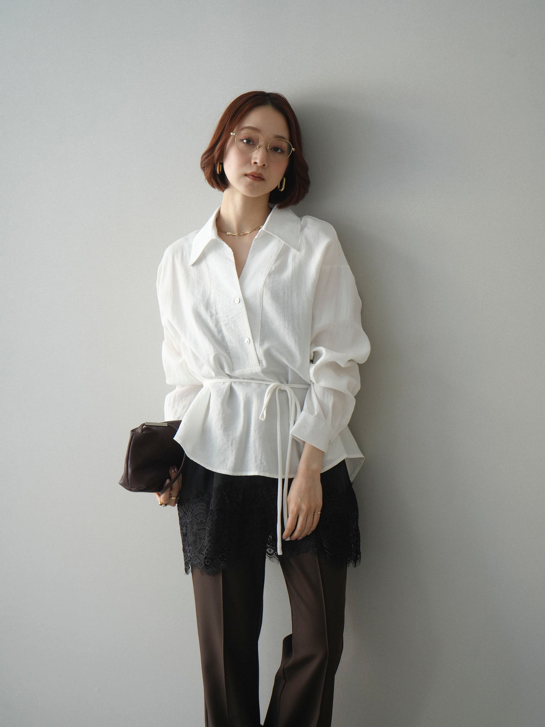 [SET]Vネック変形ラインシャツ+レーストリムキャミソール(2set)