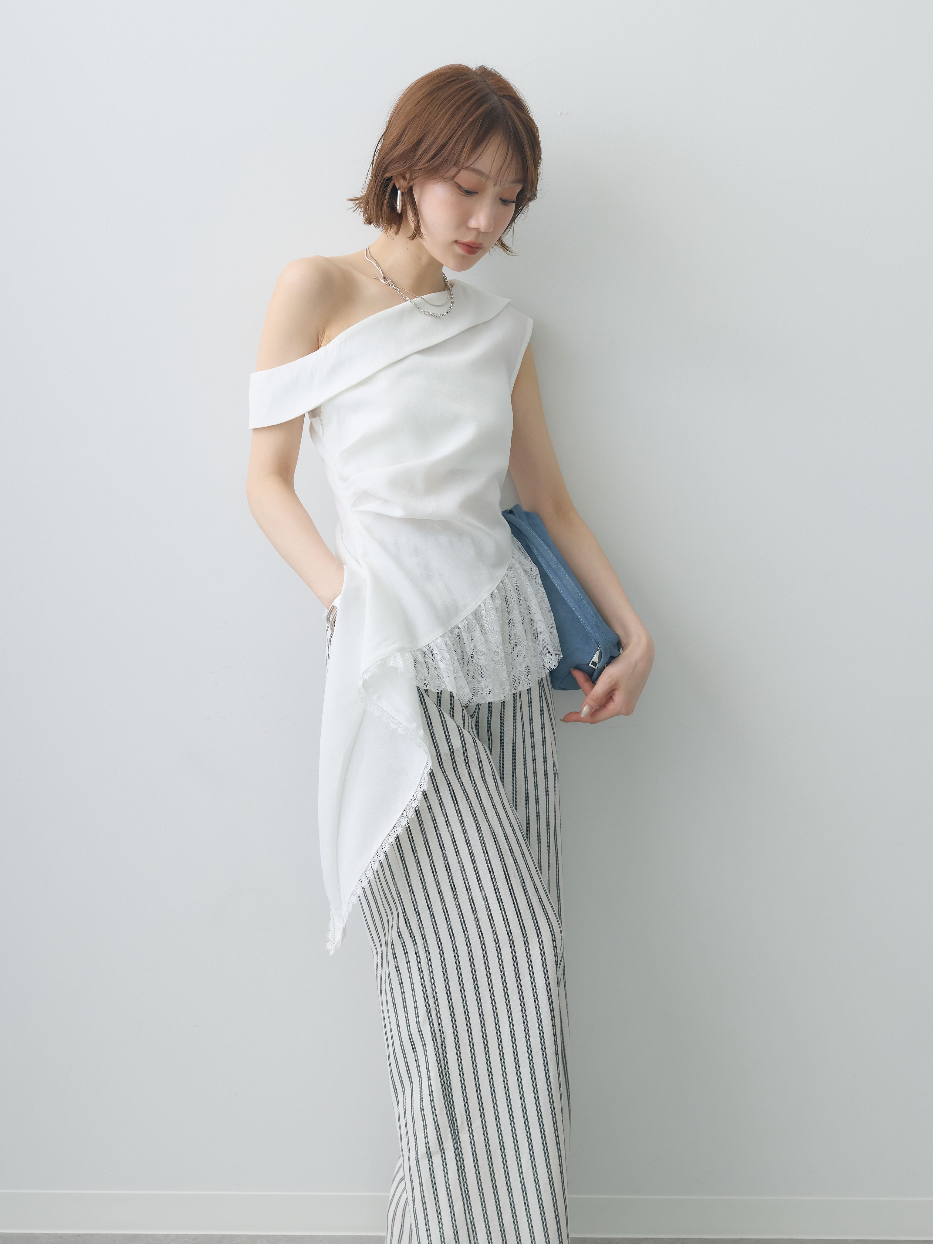 予約]アシンメトリーラッフルレースヘムトップス/white – Lumier