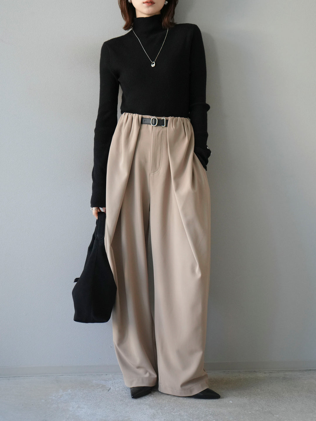 [予約]袖ボタンボトルネックリブニットトップス/ブラック