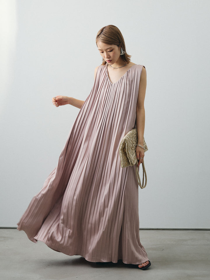 [予約]サテンプリーツVネックワンピース/ピンクベージュ