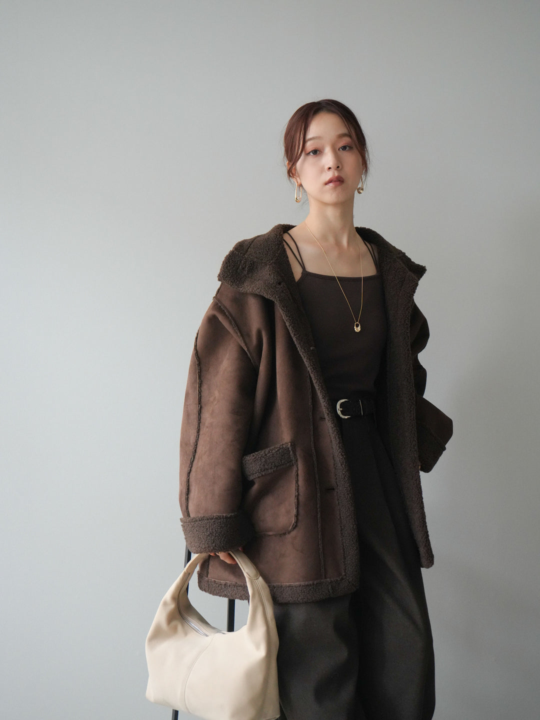 [SET]スタンドネックフェイクムートンミディアムコート+カップ付きバッククロスキャミソール(2set)