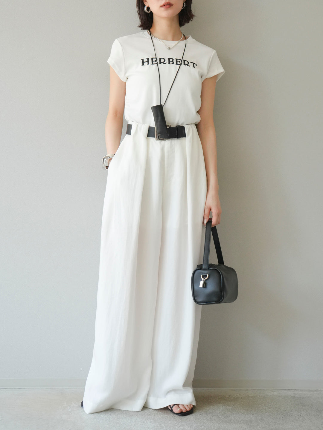 [予約]刺繍ロゴTシャツ＆レザーポーチネックレスSET /ホワイト