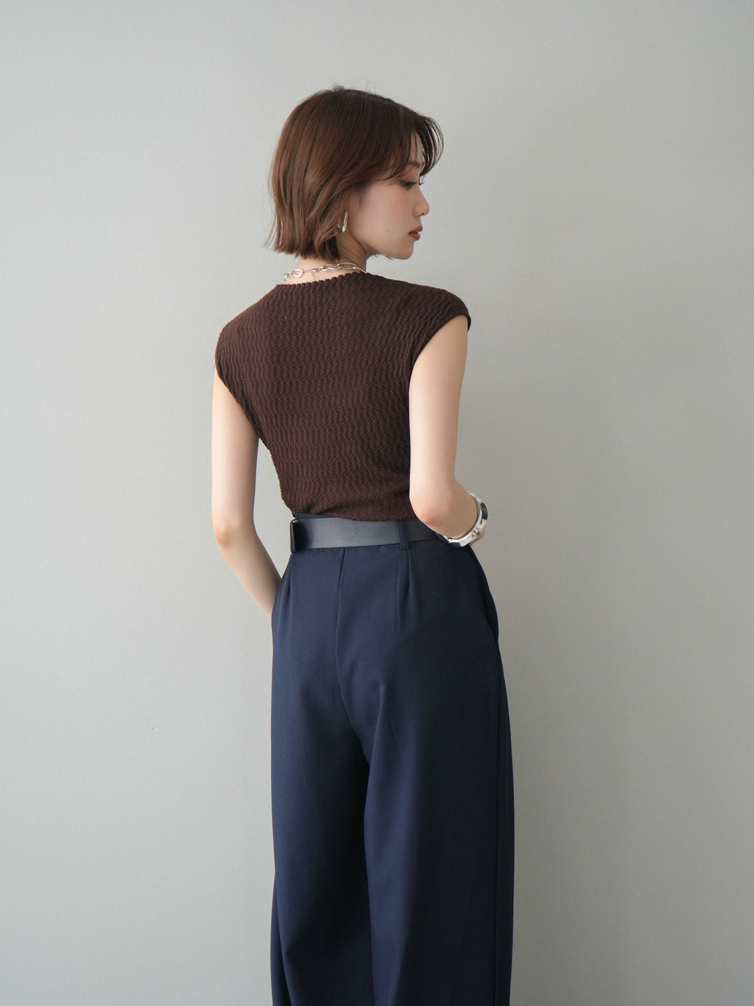 [予約]サイドシャーリングボトルネックノースリーブニットプルオーバー/brown