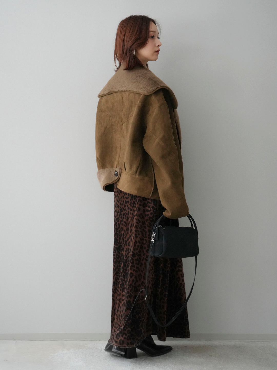 [SET]ムートンショートジャケット+袖ボタンボトルネックリブニットトップス+レオパードベロアナロースカート(3set)