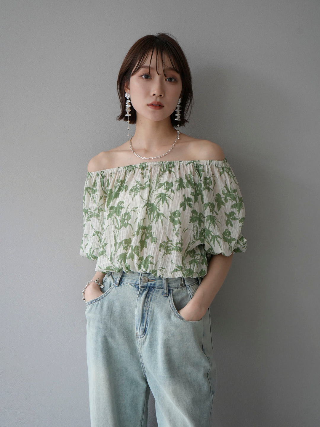 [Pre-order] Washer Flower Pattern Off-Shoulder Blouse/Green