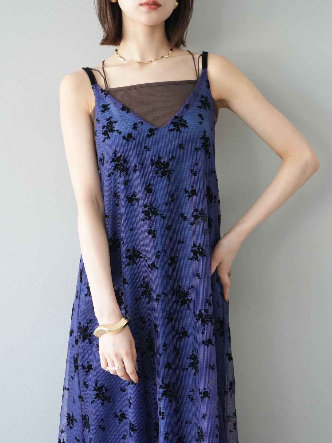 [SET]フロッキーチュールレイヤードベロアキャミワンピース+カップ付きバッククロスキャミソール(2set)