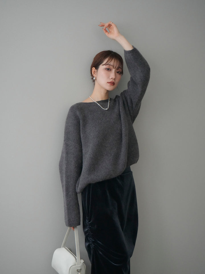 [予約]アンゴラタッチボートネッククロップドプルオーバー/charcoal