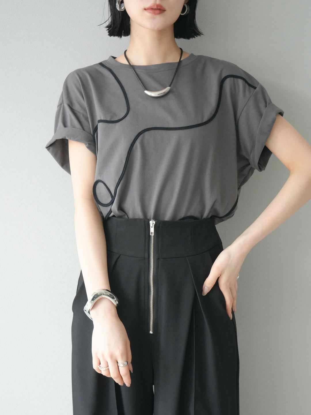 [予約]コード刺繍ルーズTシャツ/チャコール