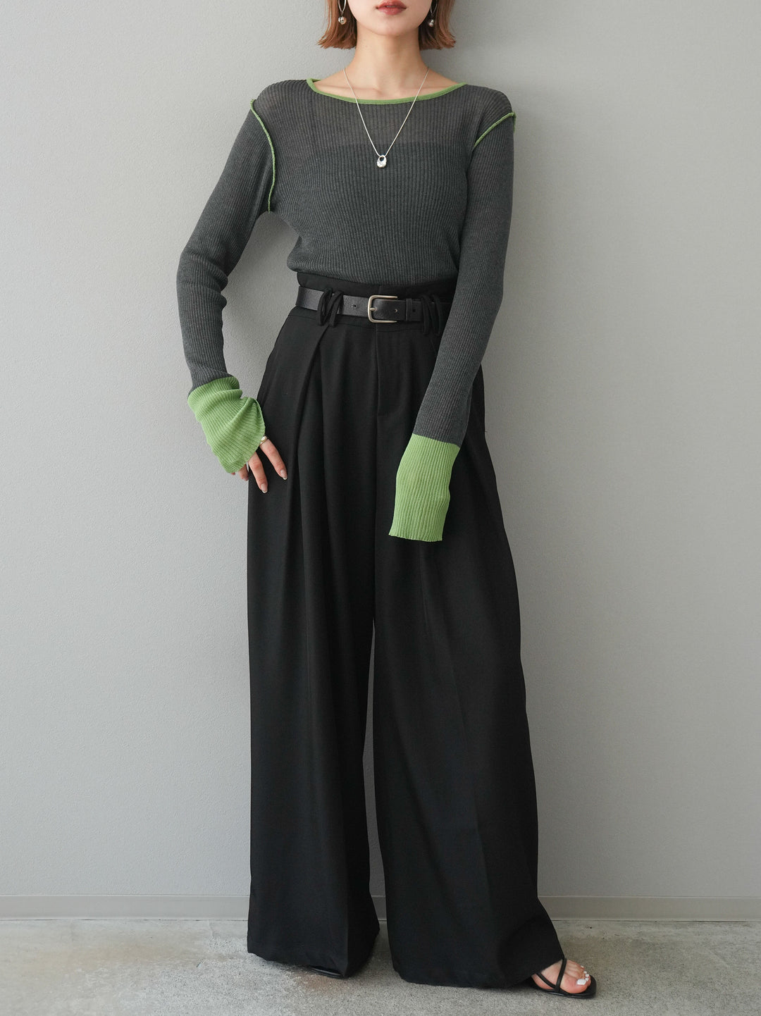 【預購】色彩協調的透明亞麻針織上衣/炭綠色