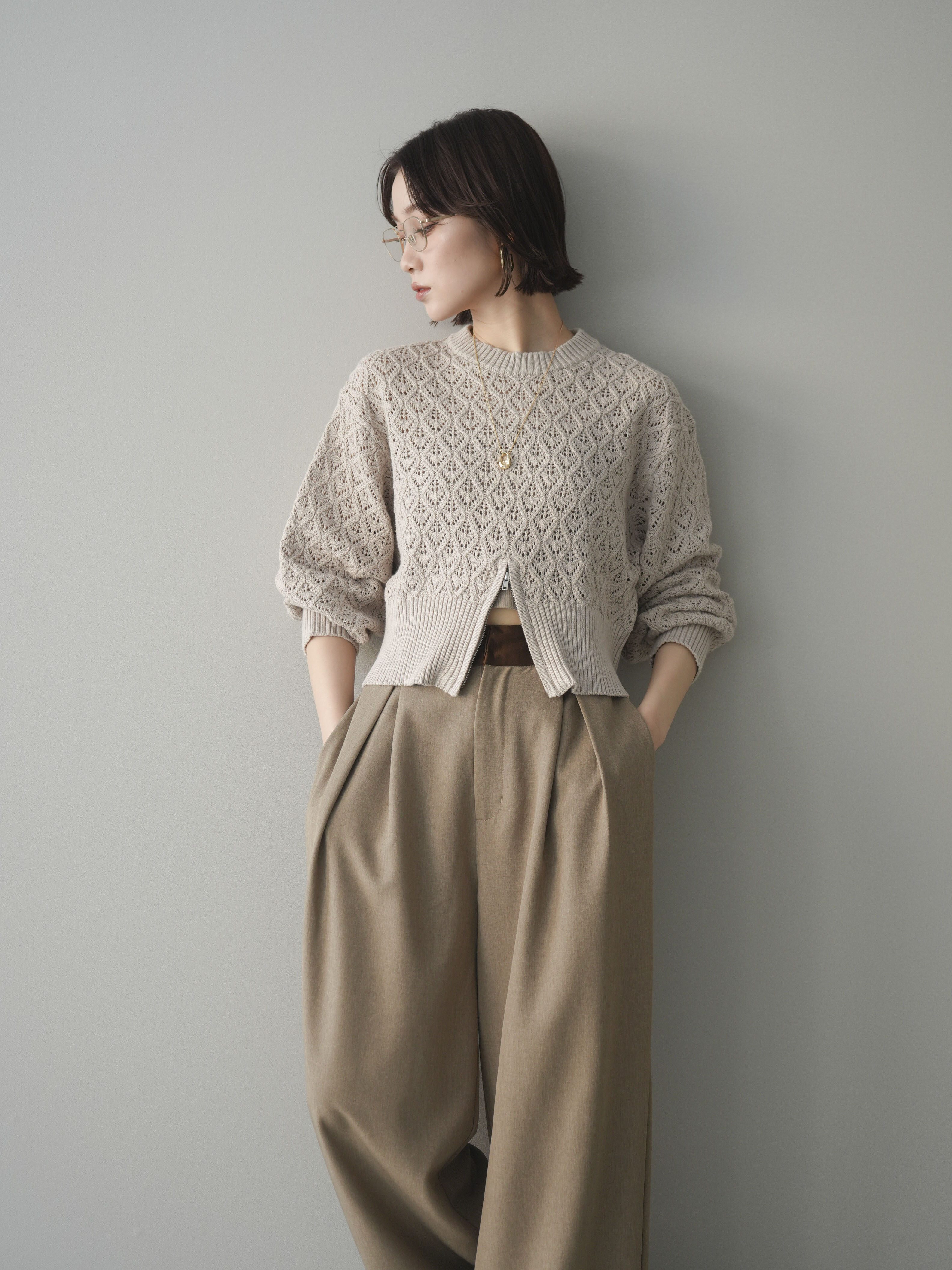 予約]透かし編みフロントジップスリットニットプルオーバー/lightbeige