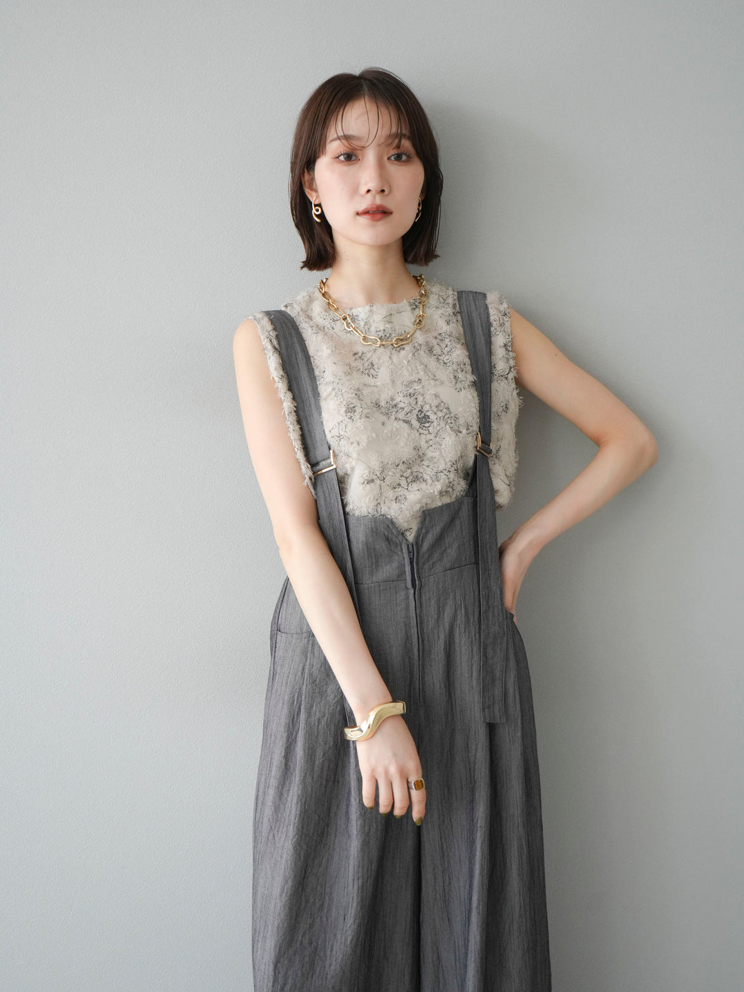 [SET]ストリングデザインハイウエストサロペット+ニュアンスフリンジジャガードノースリーブブラウス(2set)