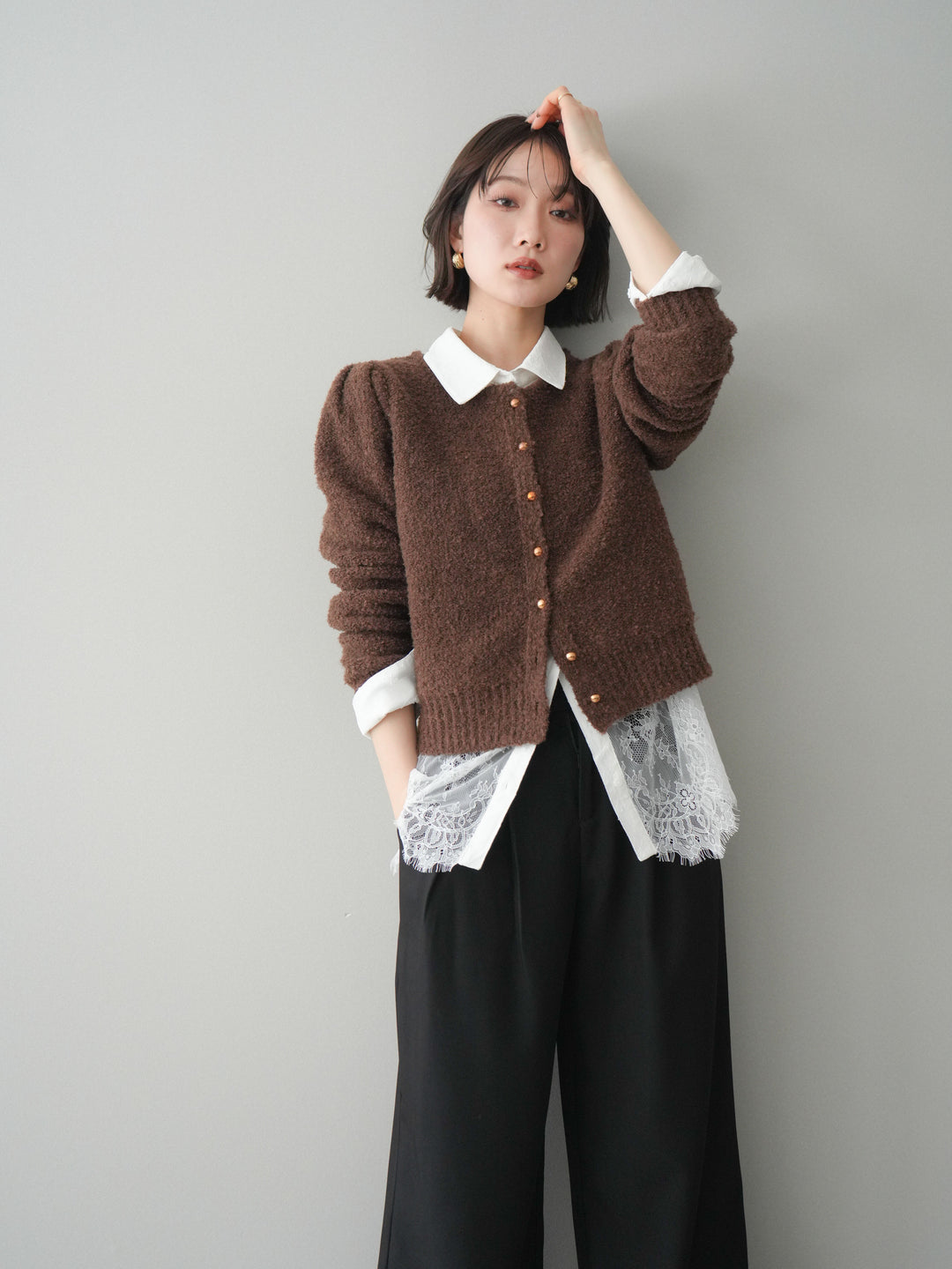 [SET]ゴールドボタンブークレニットカーディガン+総レースボリュームスリーブシャツ(2set)