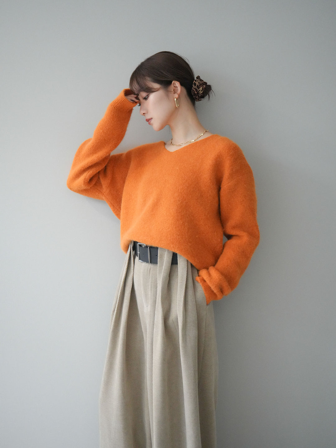 [SET]シュシュ付きアンゴラタッチVネックニットプルオーバー+選べるアクセセット(2set)