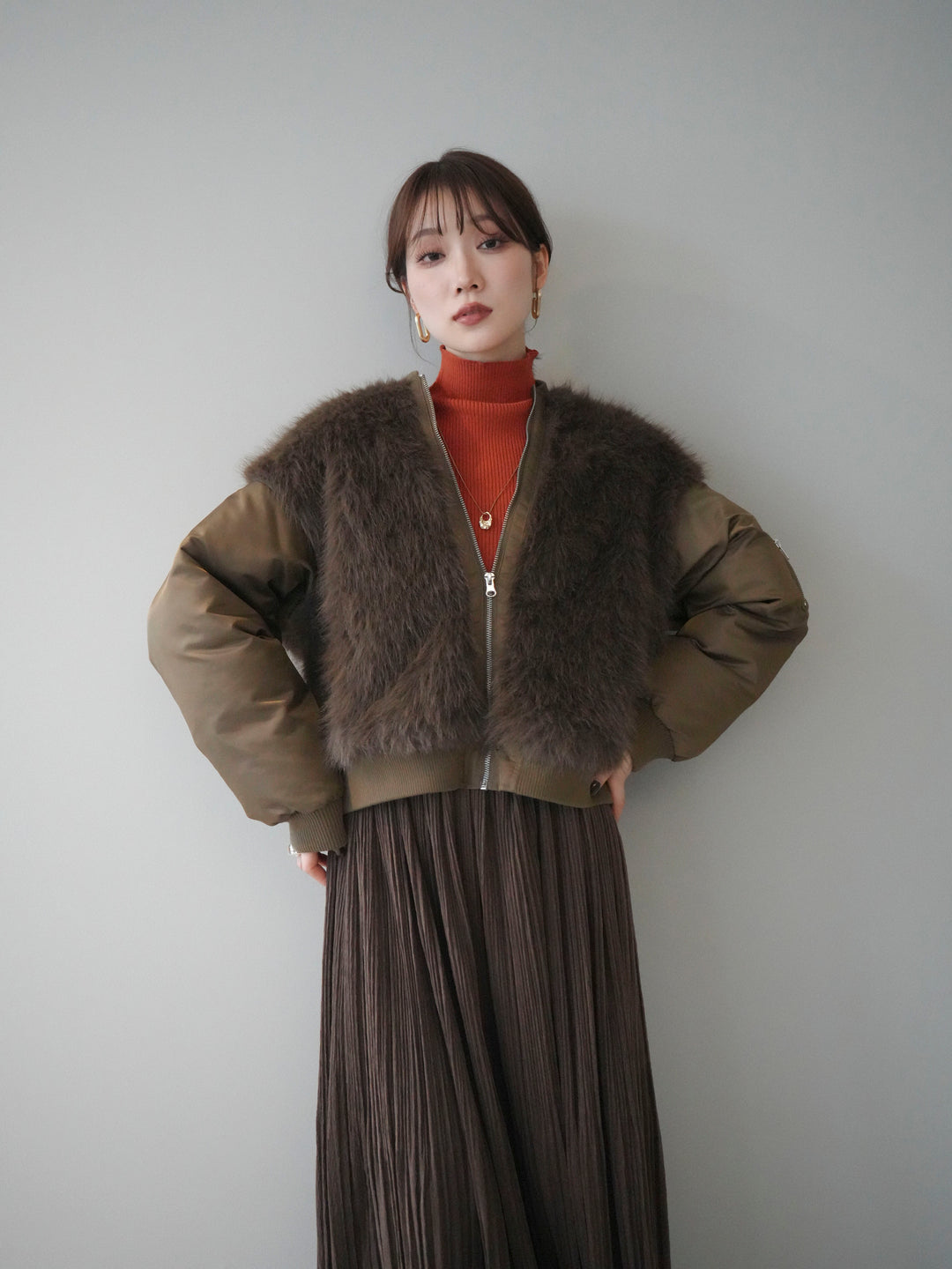 [SET]ファードッキングMA-1+袖ボタンボトルネックリブニットトップス+裾レーススウェードプリーツマキシスカート(3set)