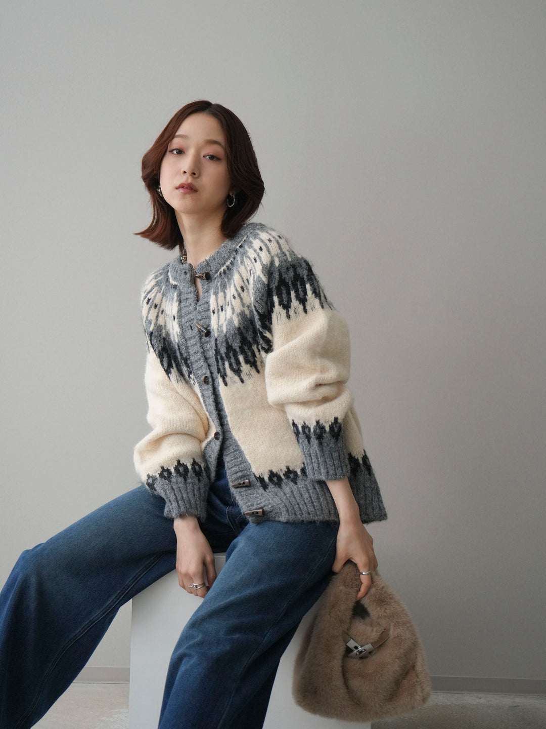 [SET]トグルボタン求心柄ニットカーディガン+裏起毛裾フリンジワイドデニムパンツ(2set)