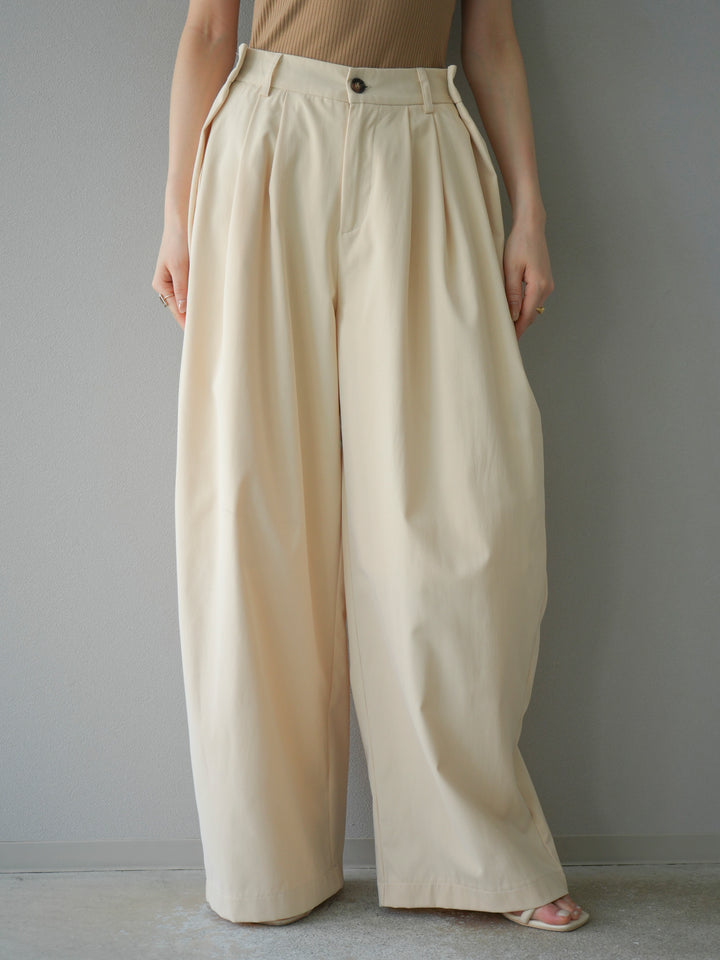 [予約]タックデザインワイドパンツ/アイボリー