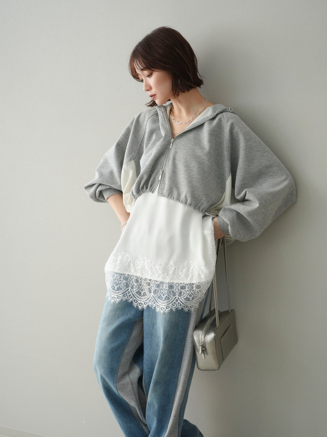 [予約]バイカラー異素材ライトポンチクロップドZIPフーディー/gray