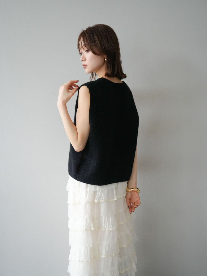 [予約]ゴールドボタンコンパクトニットベスト/ブラック