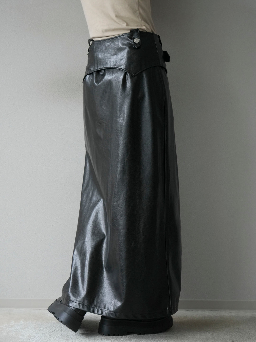 [予約]ベルトデザインレザータッチZIPタイトスカート/ブラック