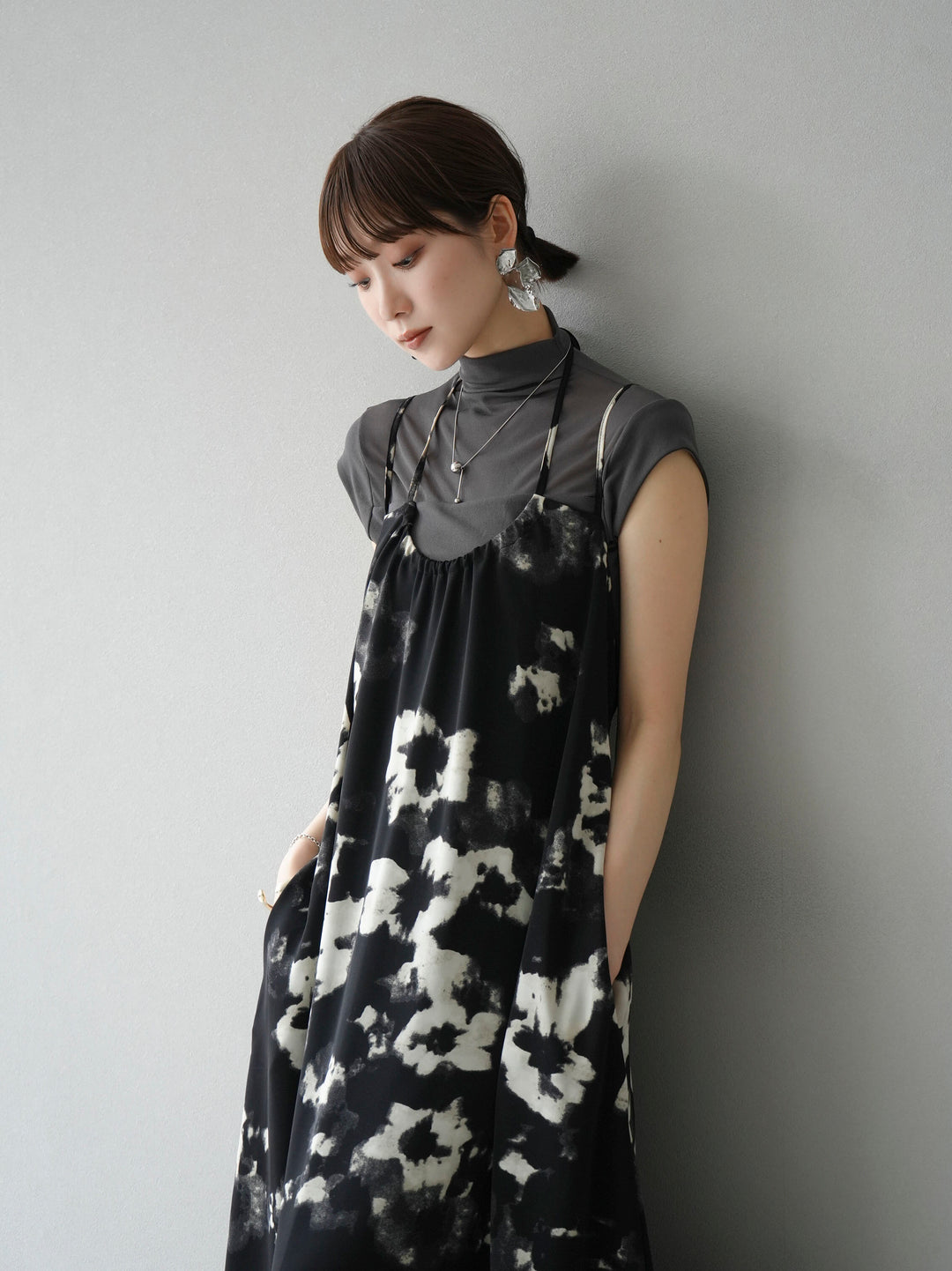[SET] Back open flower print cami dress + selectable accessory set (2 sets)