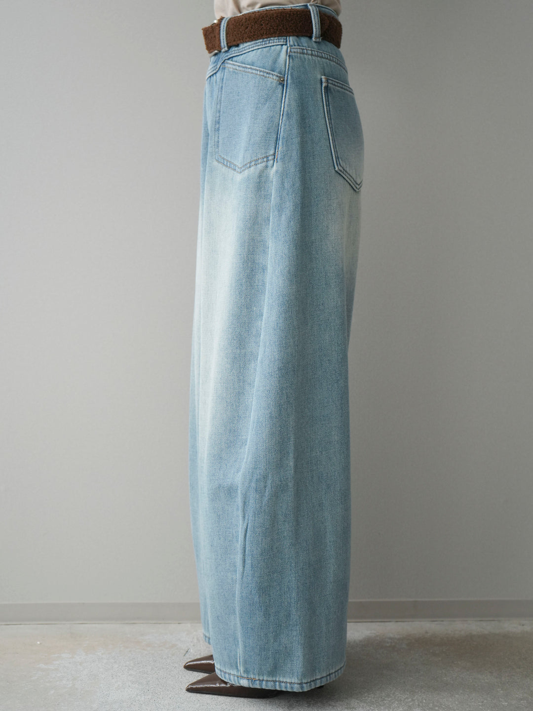 【預購】繫帶磨毛弧形牛仔褲/藍色