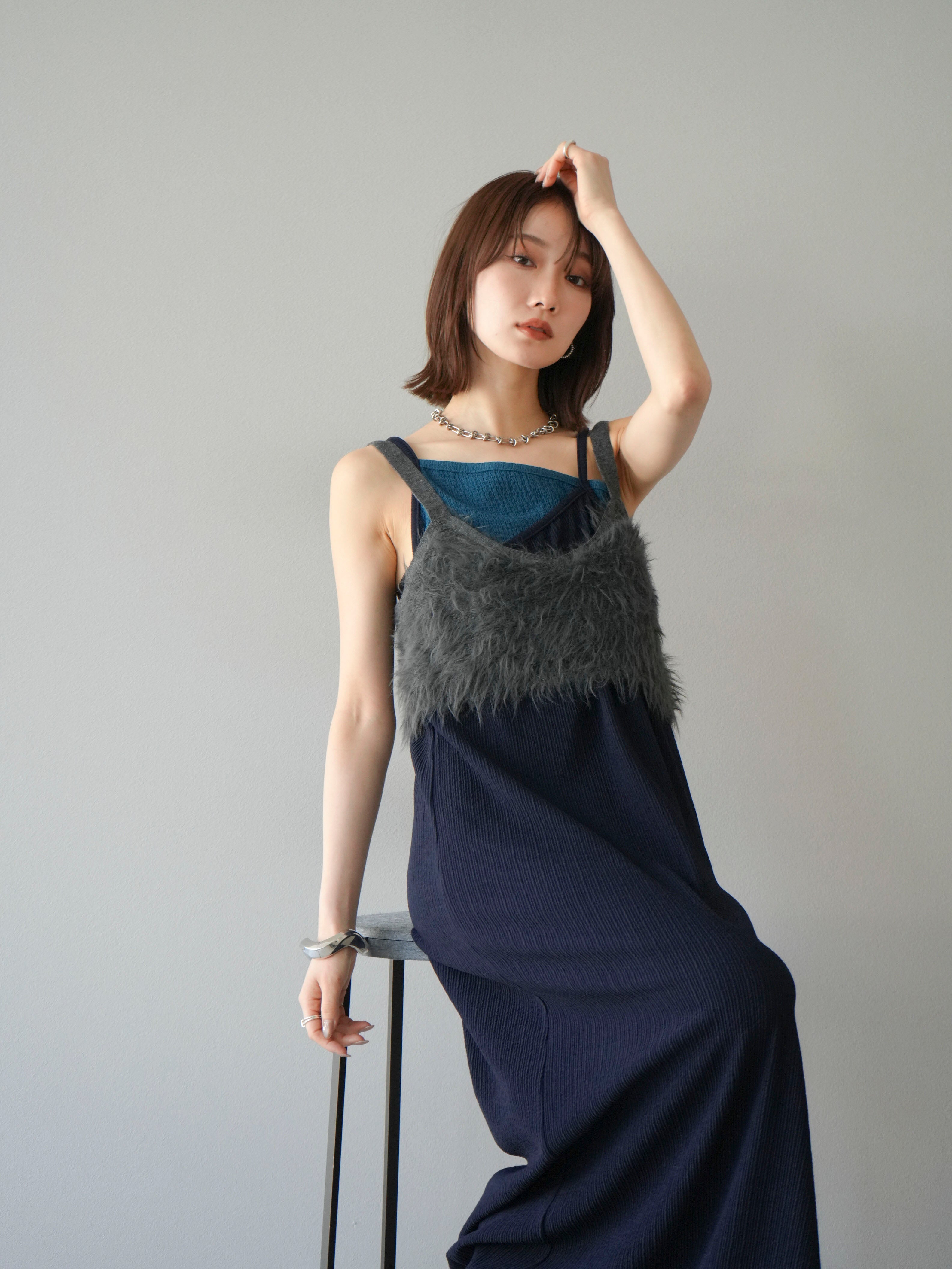 予約]シャギーニットビスチェ/チャコール – Lumier