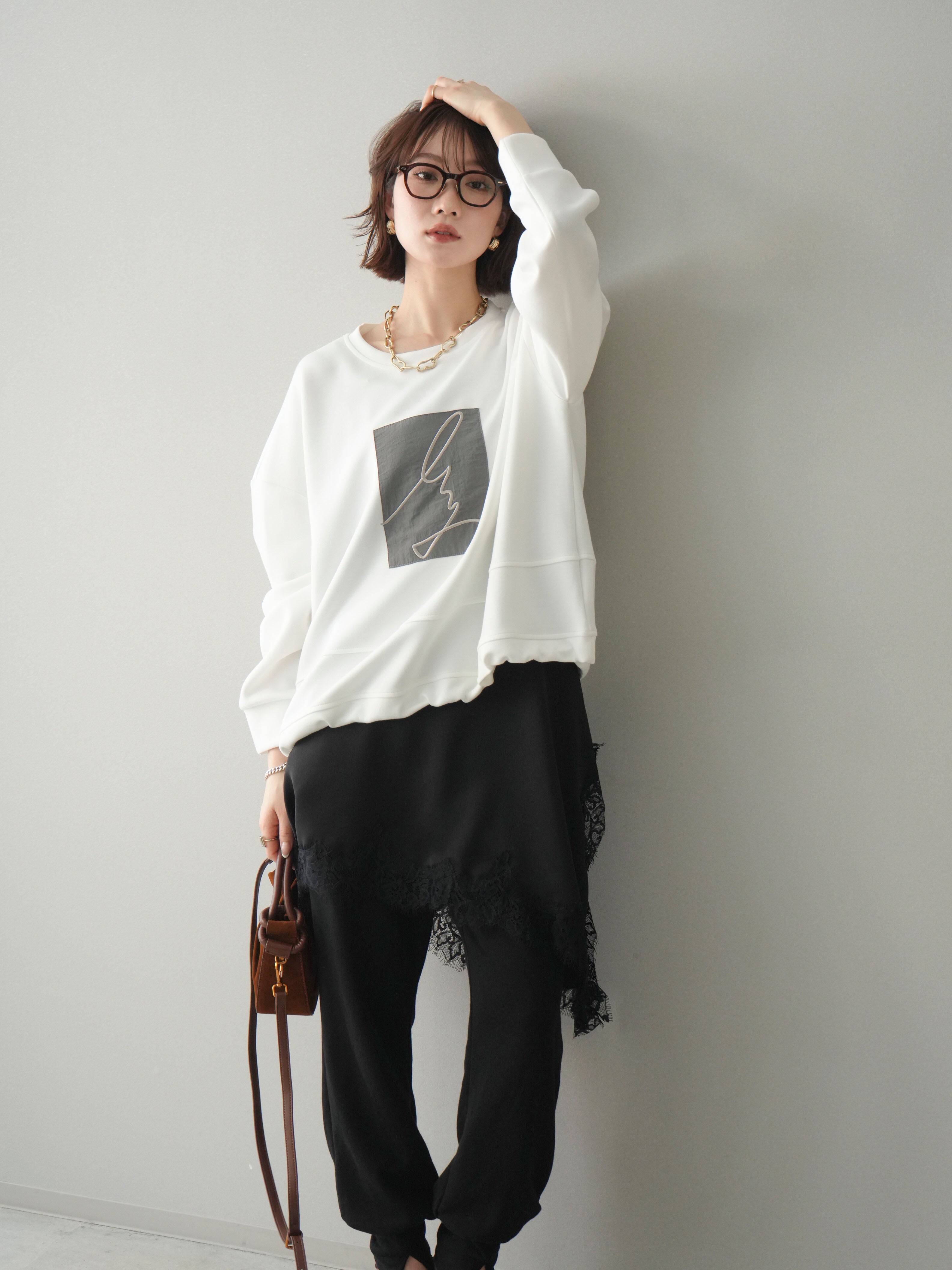 予約]ライトポンチ刺繍ロゴプルオーバー/white – Lumier