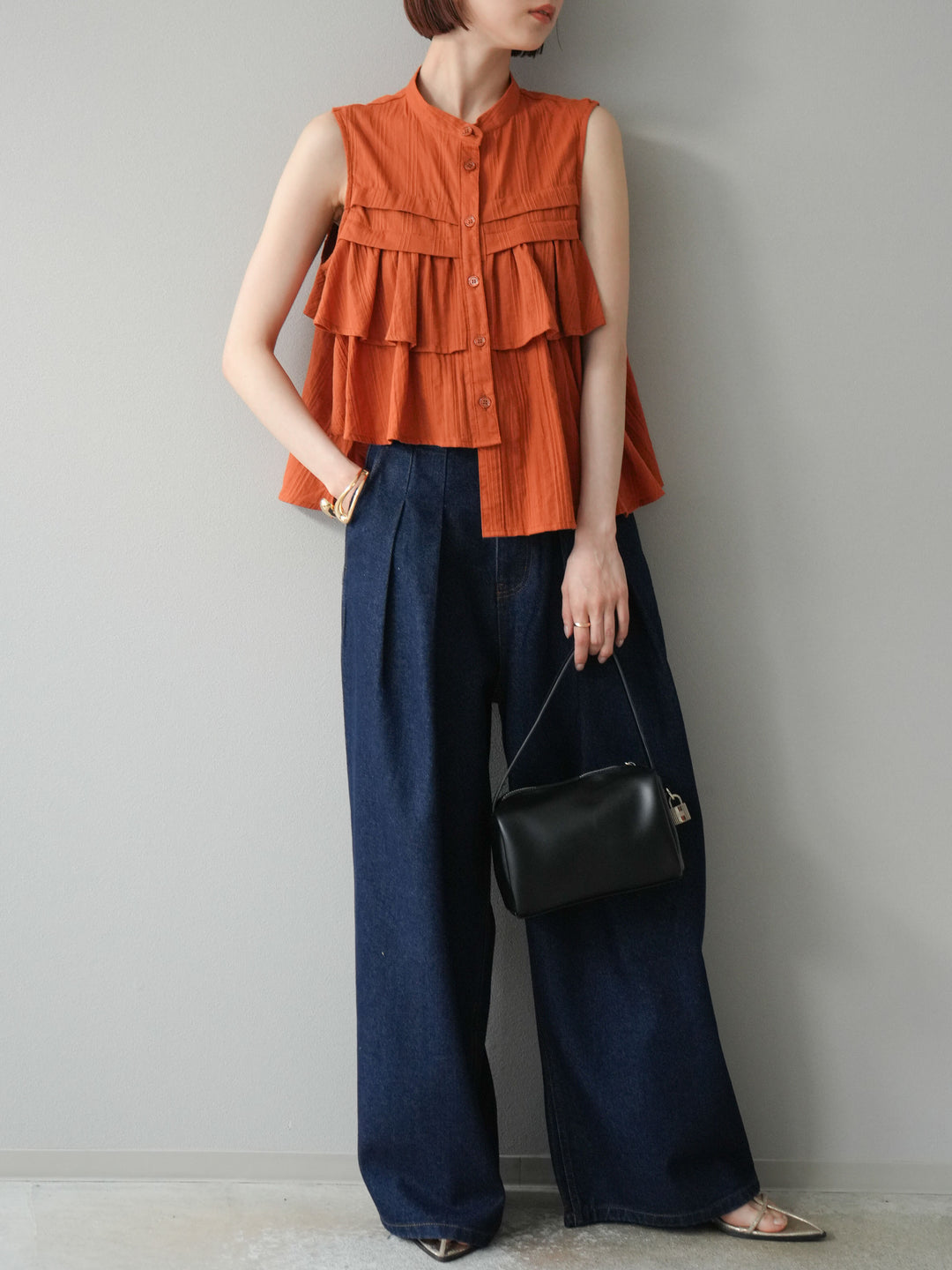 [予約]ドビーストライプアシンメトリーフリルノースリブラウス/テラコッタ