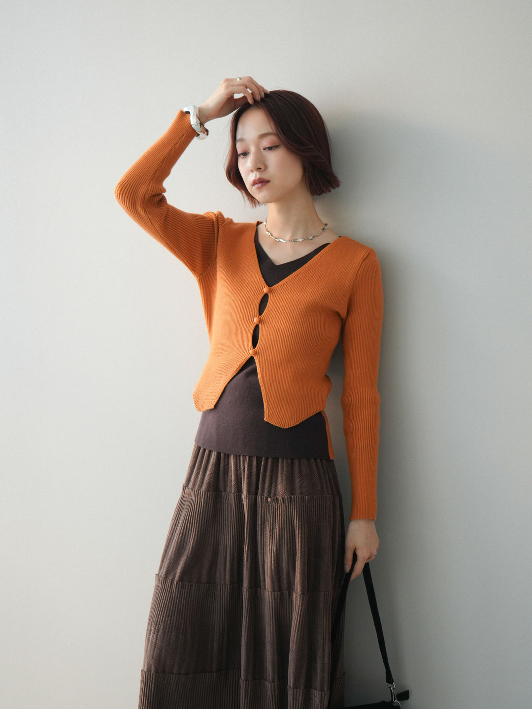 [SET]Vネック配色レイヤードスリットニットトップス+型押しスエードティアードプリーツスカート(2set)