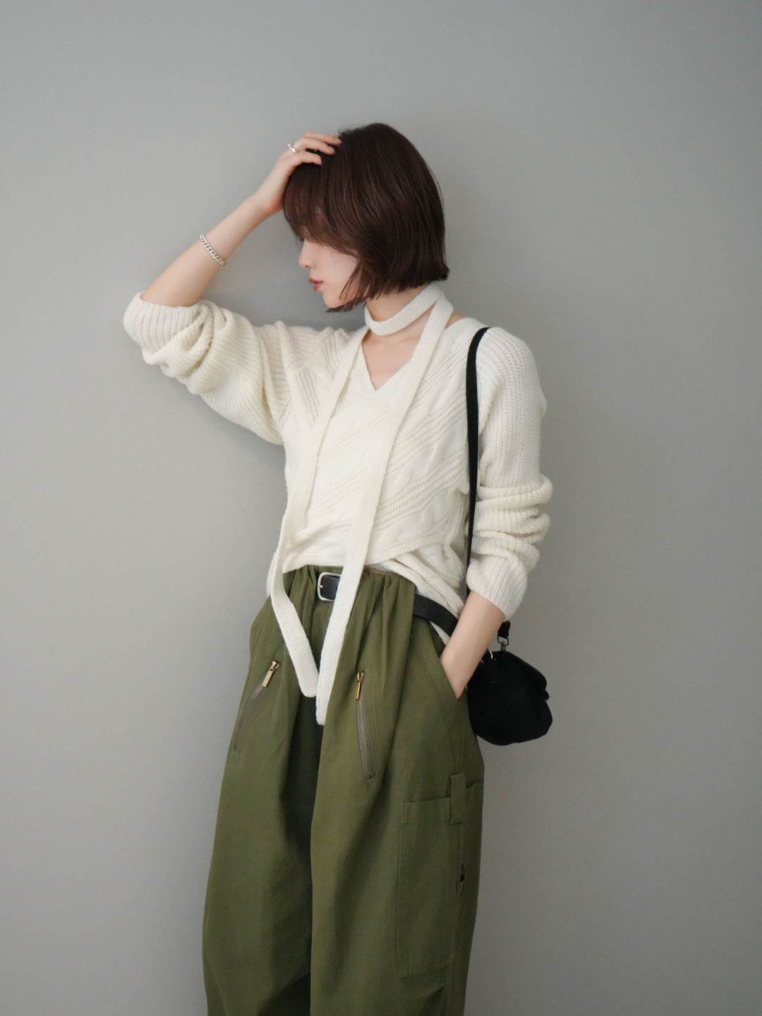 [予約]ケーブル編みクロスニットトップス/white