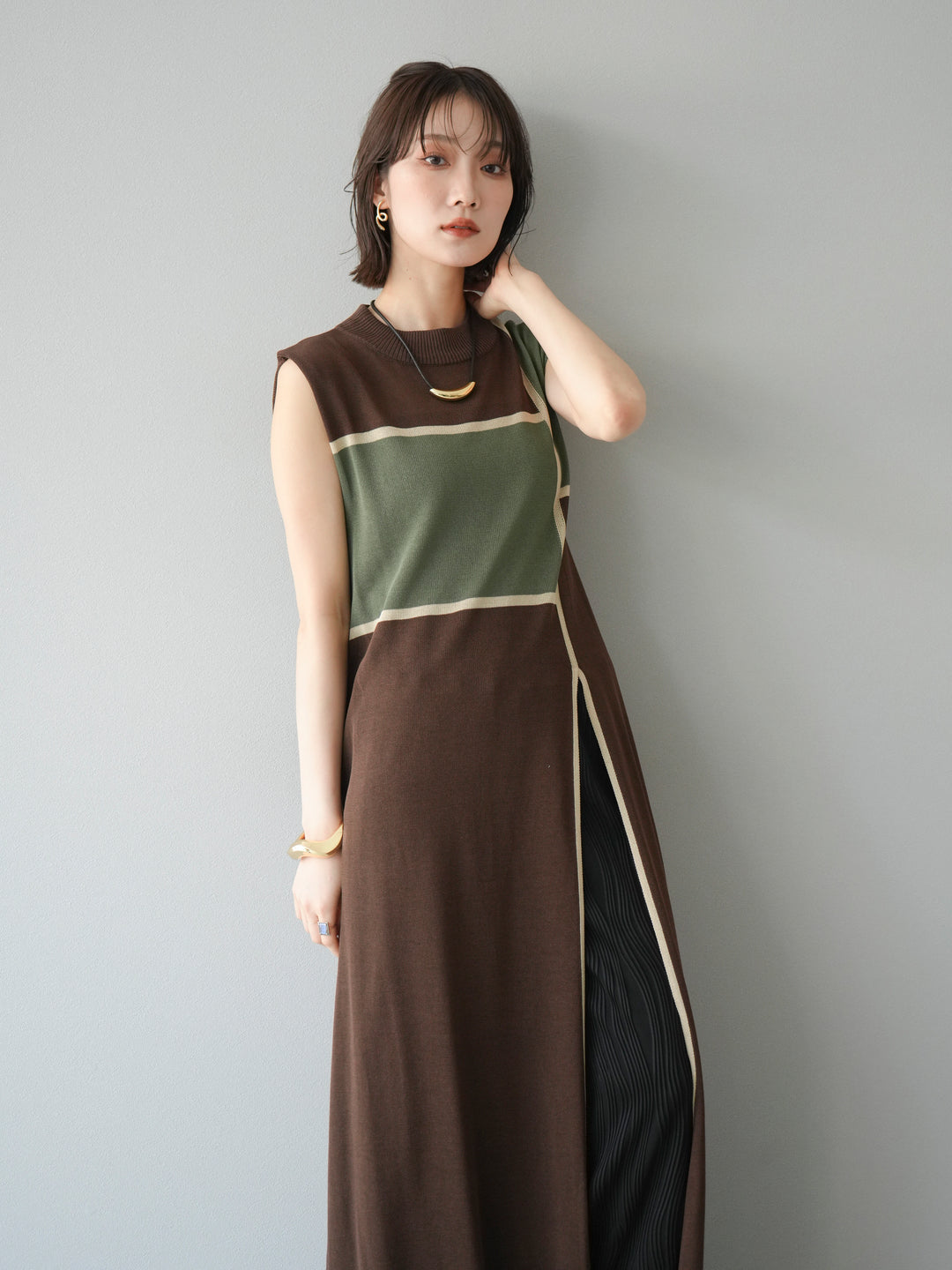 [SET] 配色開衩針織洋裝 + 波浪滾邊休閒褲 (2件套)