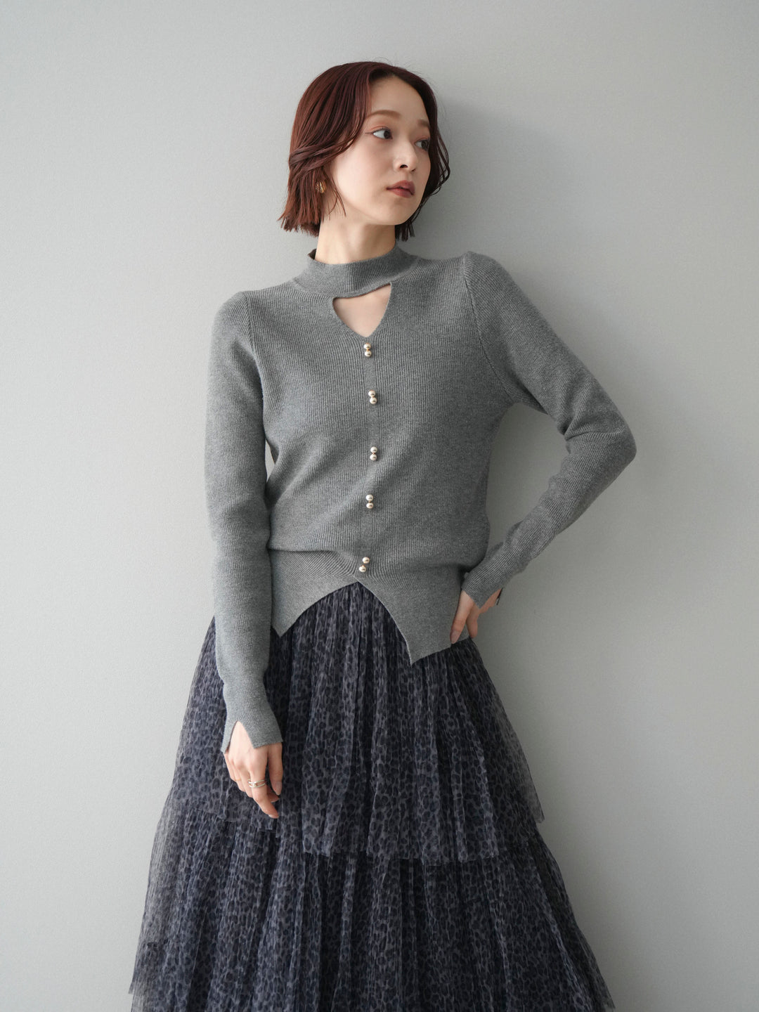 [予約]チョーカーデザインボタンリブニットトップス/gray