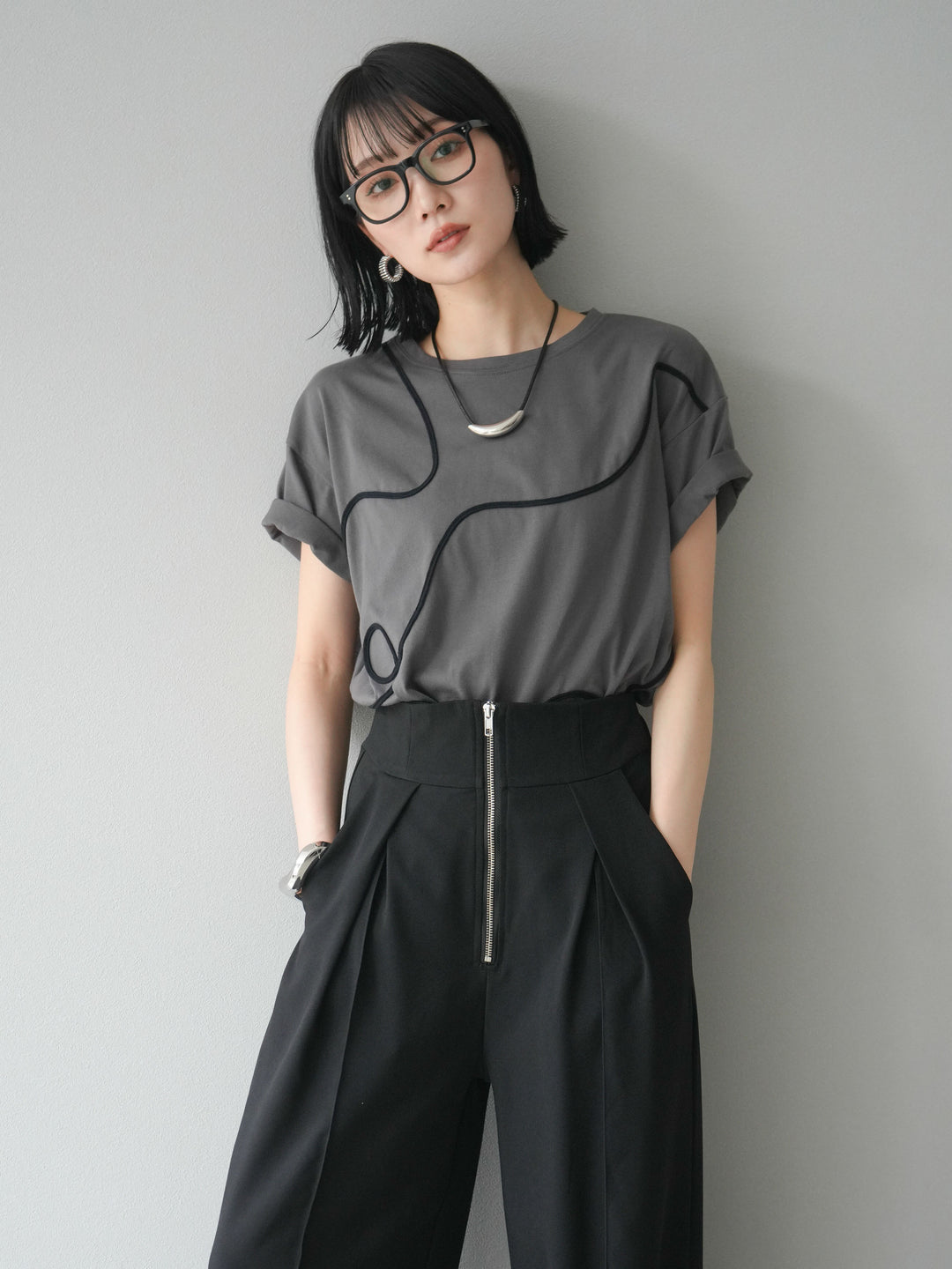 [予約]コード刺繍ルーズTシャツ/チャコール