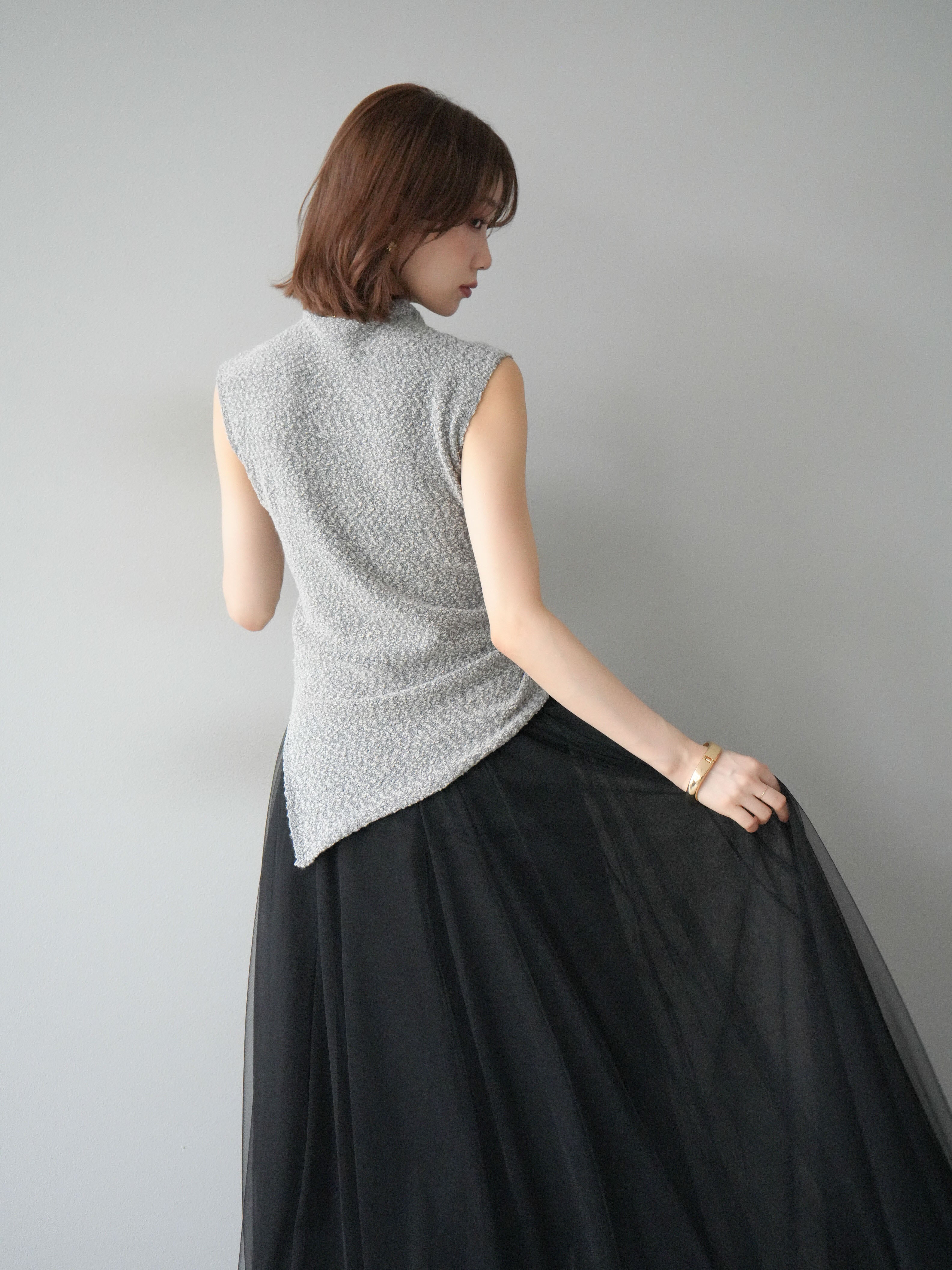 予約]ブークレアシメニットノースリーブトップス/グレー – Lumier