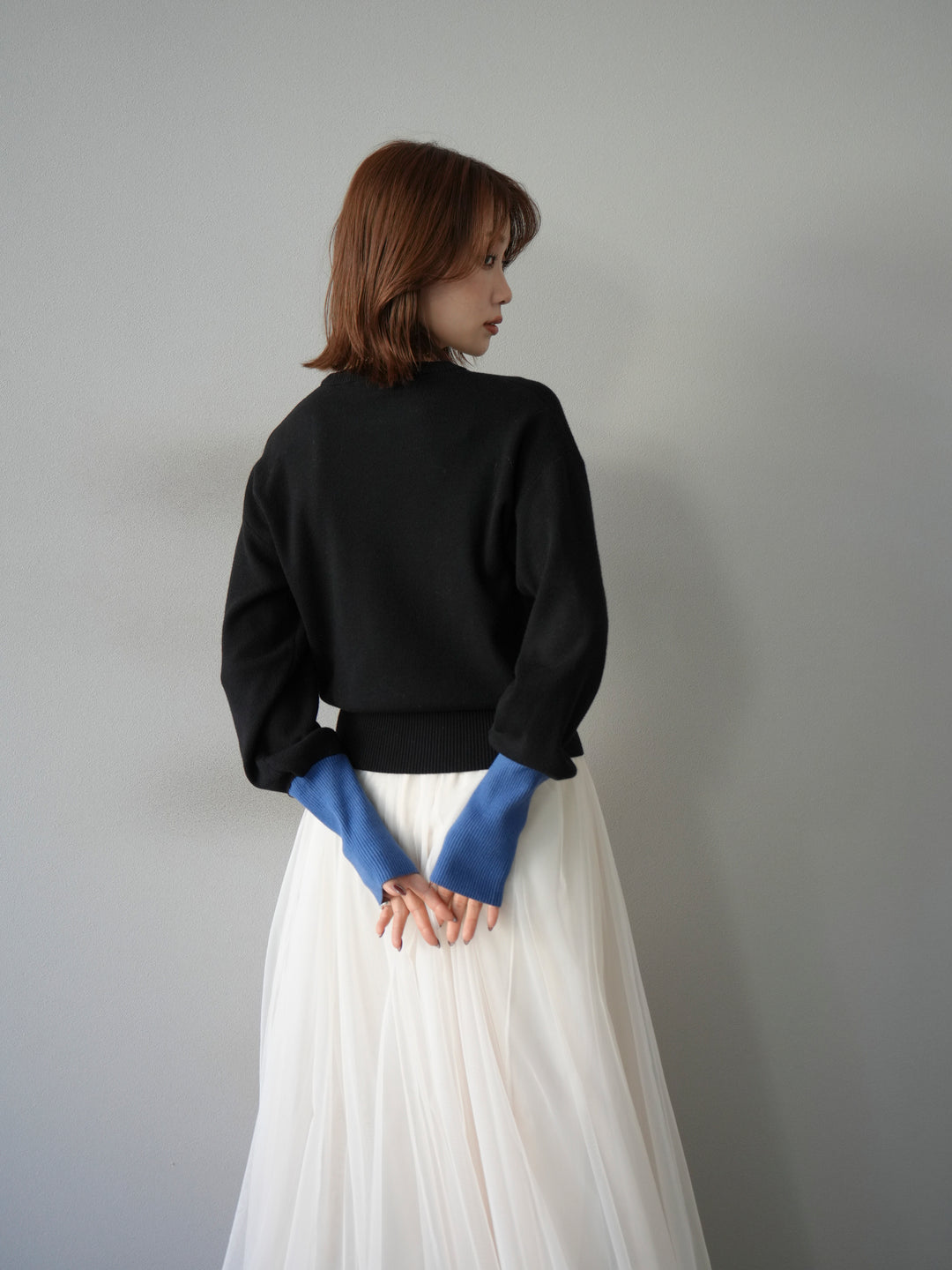 [予約]袖配色フロントスリットニットプルオーバー/ブラック