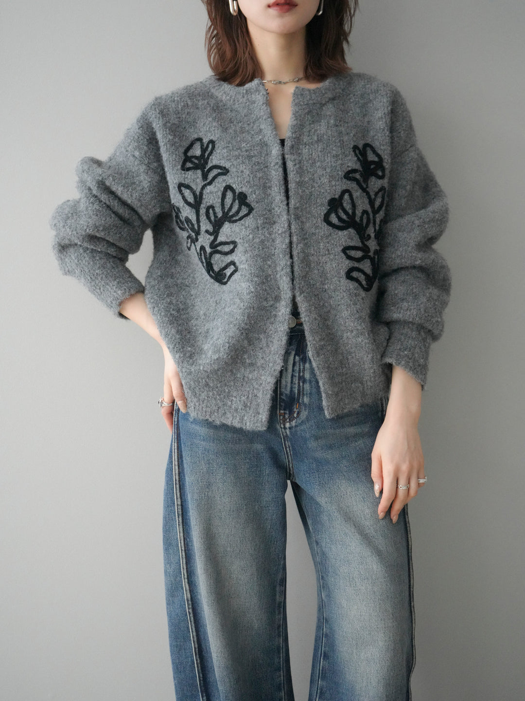 [予約]テープ刺繍ホック開きブークレニットカーディガン/mokugray