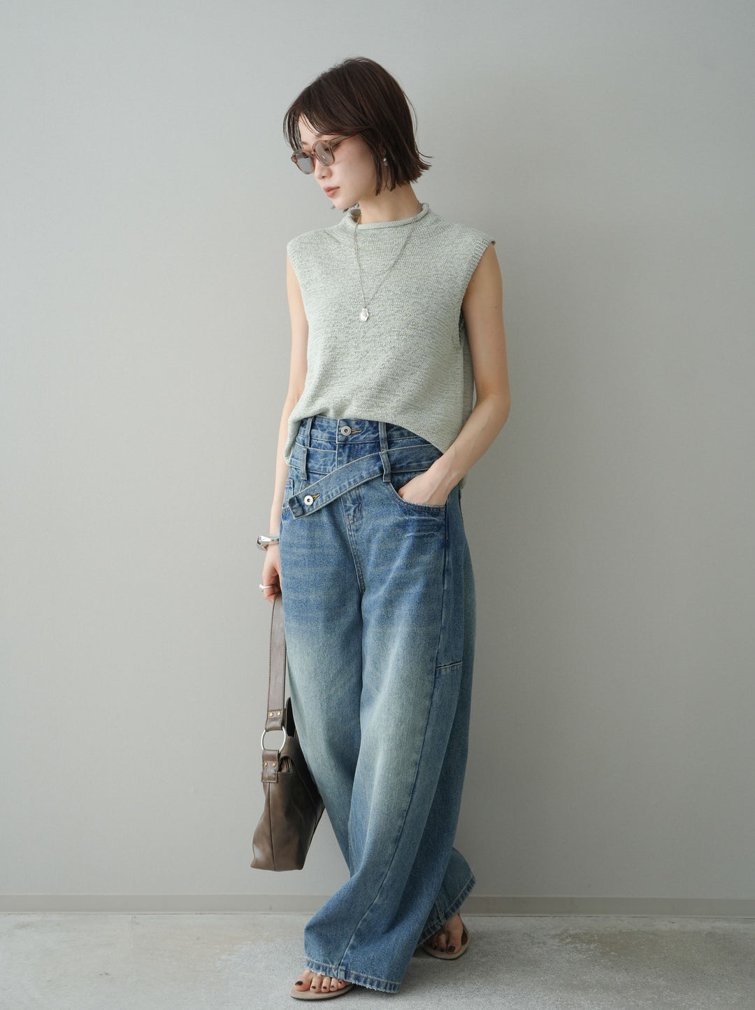 【套裝】無袖亞麻質感透視針織套頭衫 + 不對稱闊腿牛仔褲（兩件套）
